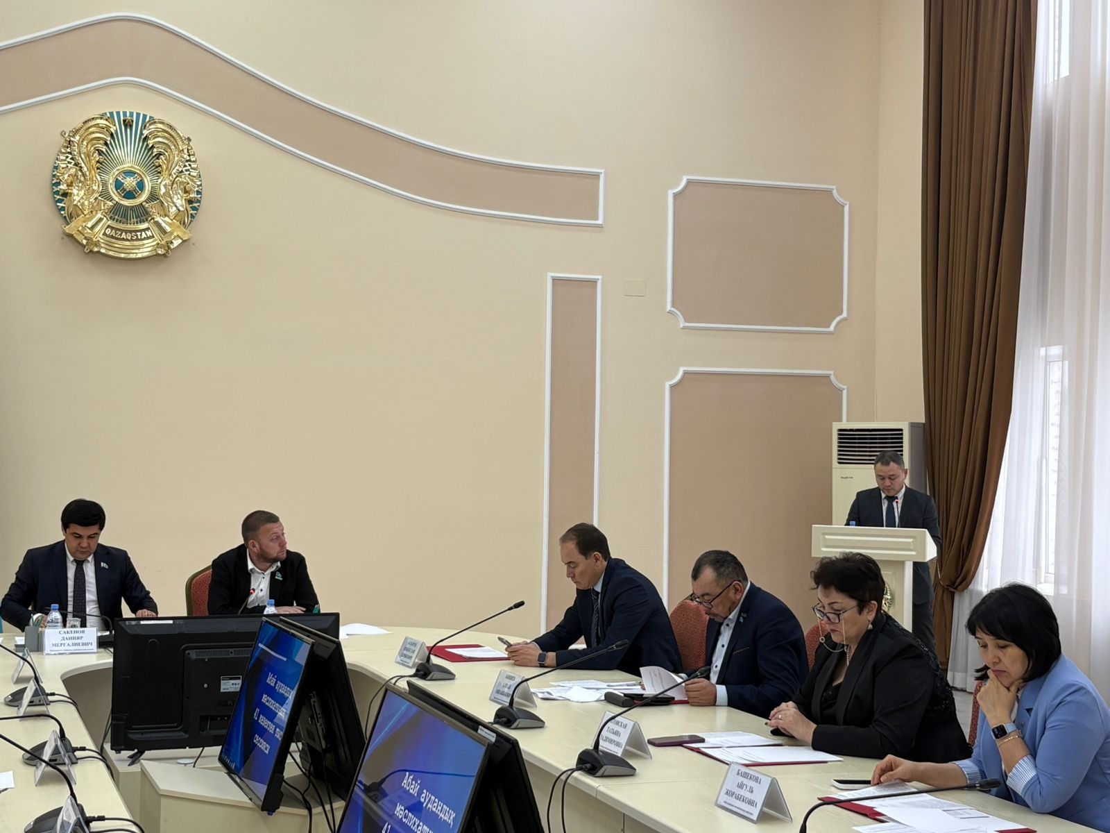 Кеше, 27 қарашада Абай аудандық мәслихатында тұрақты комиссиялардың отырысы өтті.