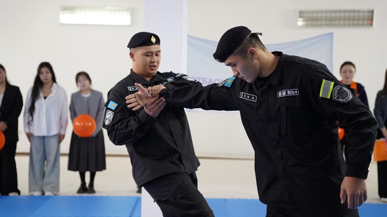 «16 дней активных действий против гендерного насилия»: студентам продемонстрировали эффективные навыки самообороны