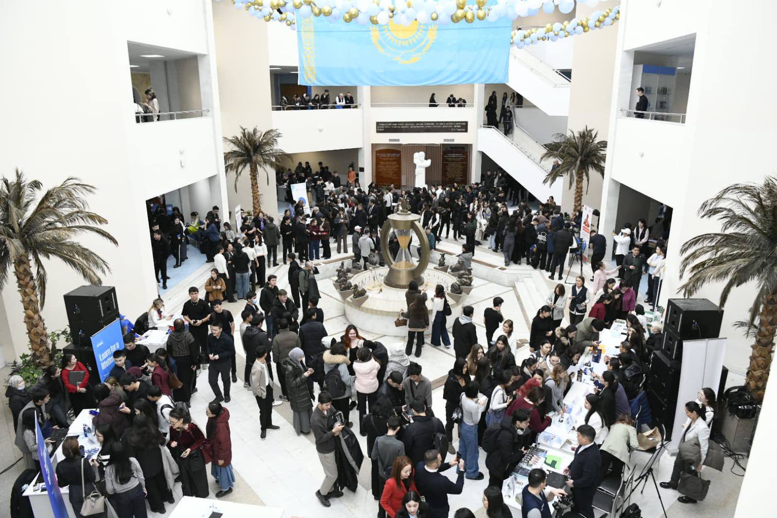 Астанада жастарға арналған кезекті бос жұмыс орындарының жәрмеңкесі өтті