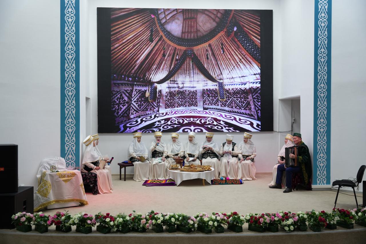 Состоялся литературно-музыкальный вечер,  посвященный 180-летию Абая Кунанбайулы.