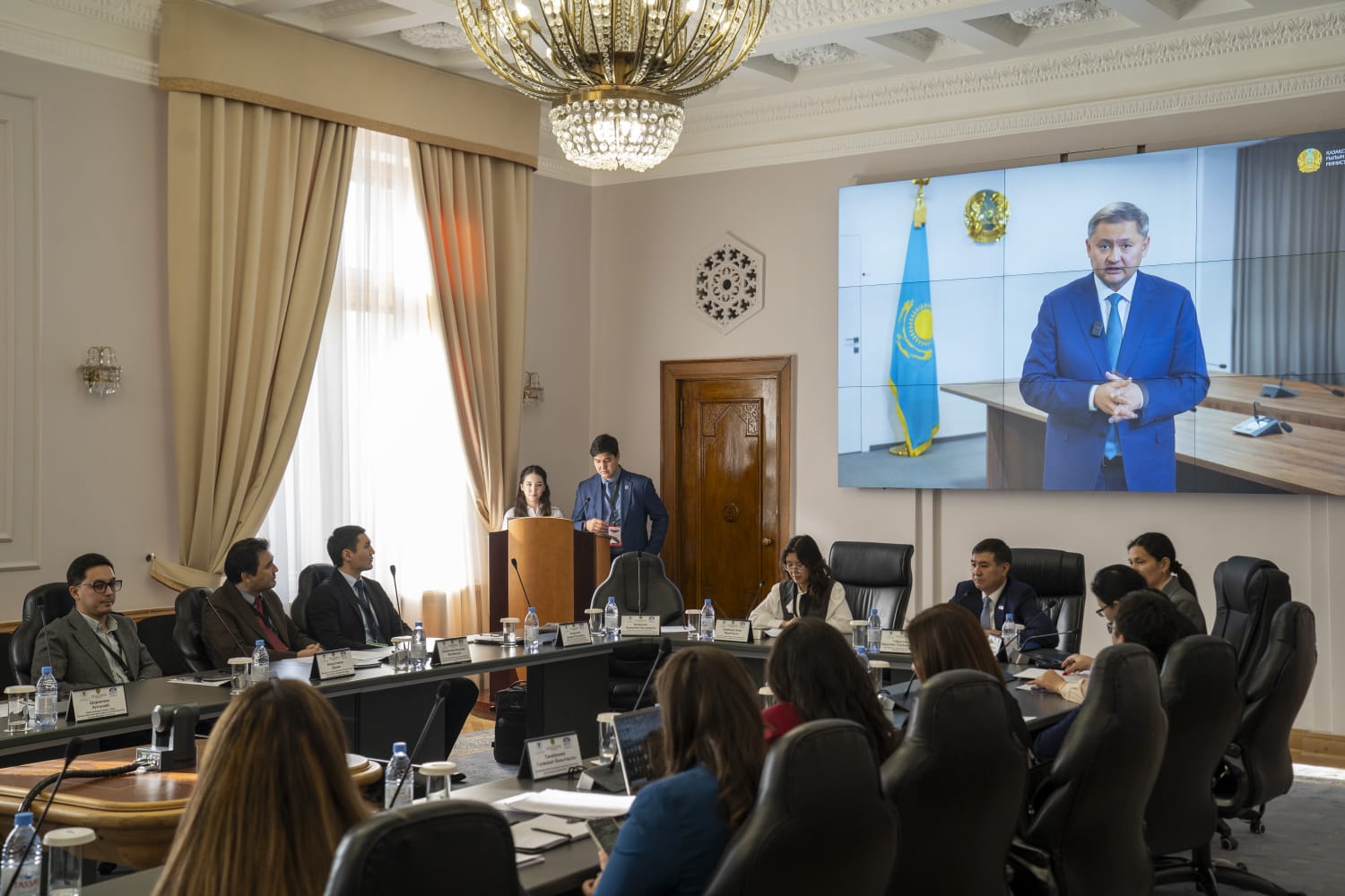 ЖАС ҒАЛЫМДАР КЕҢЕСІ: ҒЫЛЫМИ-ТЕХНОЛОГИЯЛЫҚ ДАМУ ЖӨНІНДЕ РЕСПУБЛИКАЛЫҚ ДӨҢГЕЛЕК ҮСТЕЛ ӨТТІ