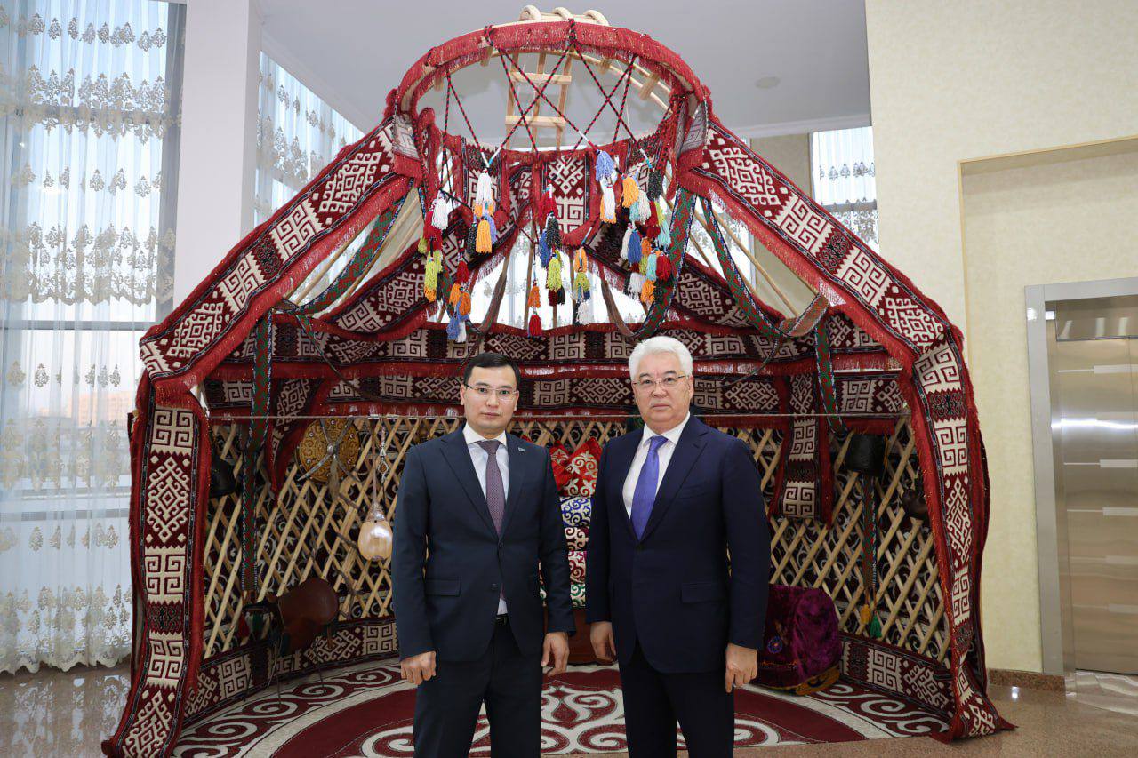 Состоялась встреча Посла Казахстана в Узбекистане Бейбута Атамкулова с Председателем Комитета индустрии туризма Министерства туризма и спорта Республики Казахстан Нуртасом Карипбаевым