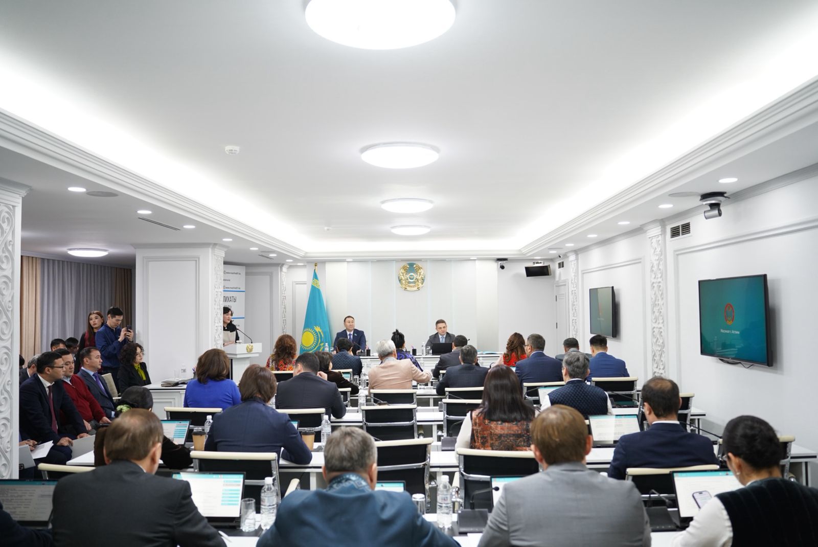 В маслихате состоялась внеочередная сессия