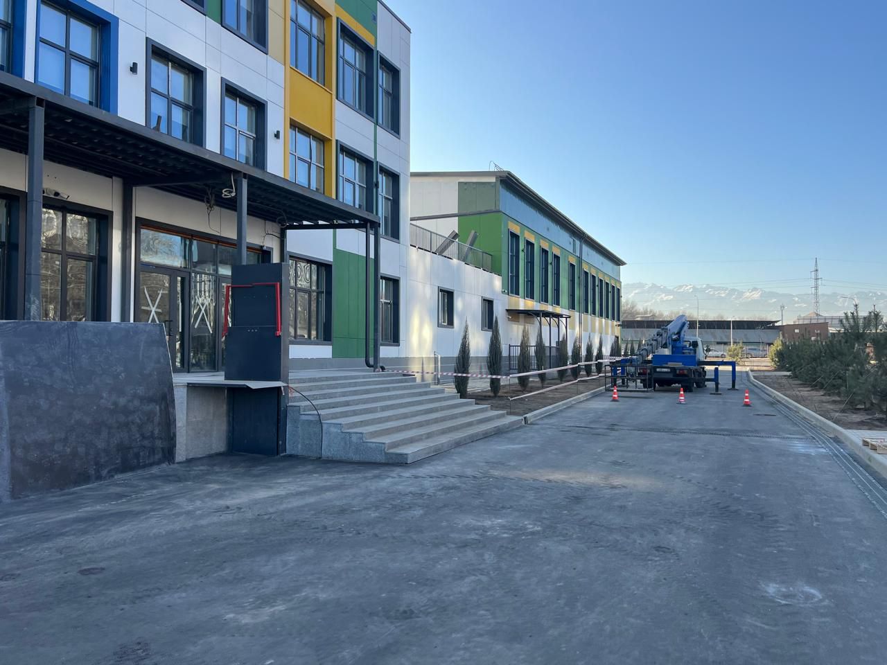 Алматыда 12 мыңға жуық орынға арналған 8 мектептің құрылысы аяқталуға жақын