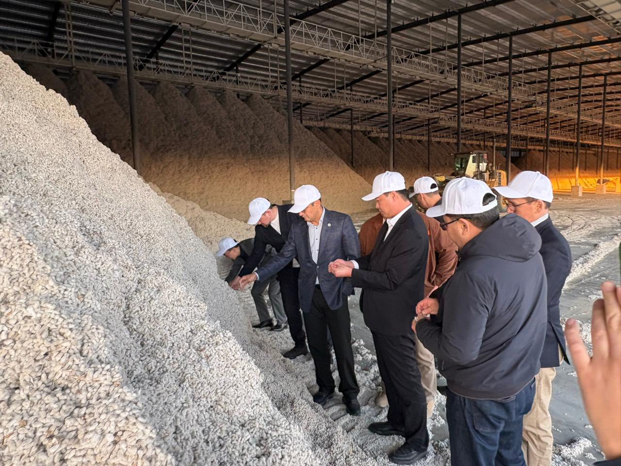 Жан жегіштерден секс Медуза Үйленген, бірақ әлі де шлюха (орысша дубляж)