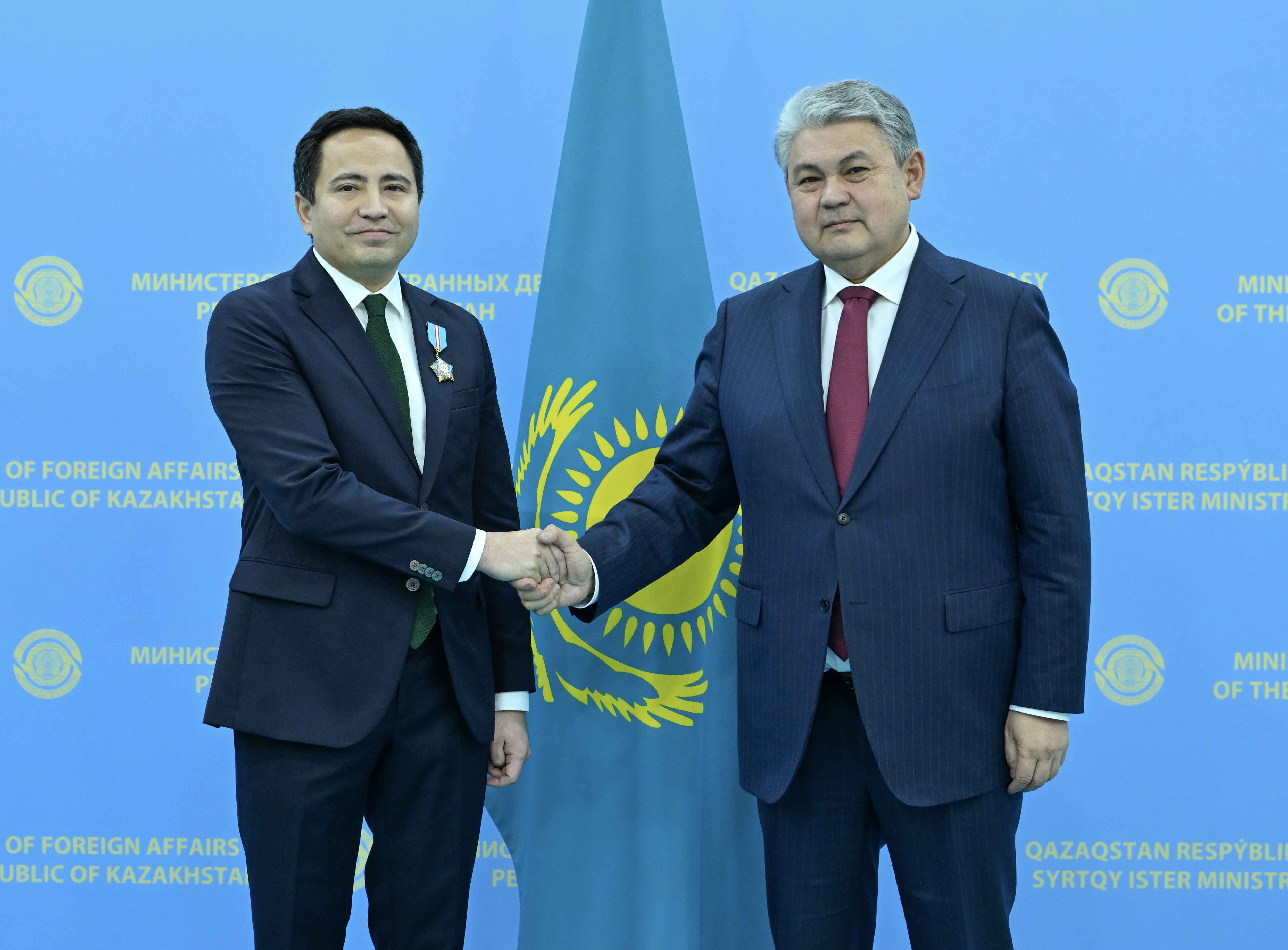 Посол Казахстана в Азербайджане Алим Байель награждён орденом «Курмет»