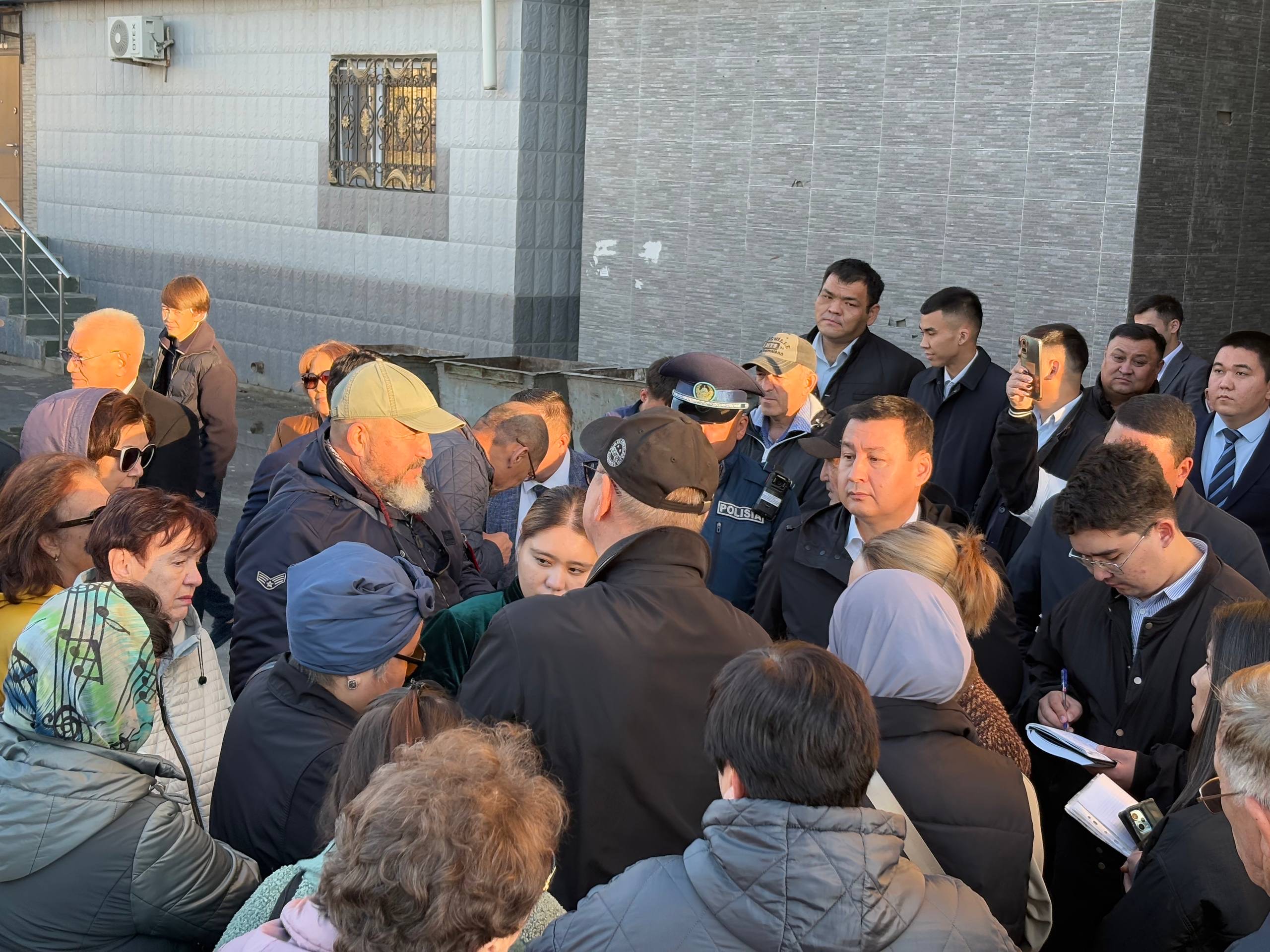 Догги стиліндегі жалаңаш әйелдердің суреттері