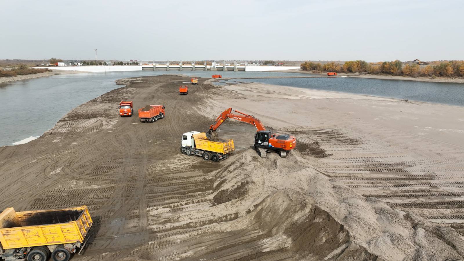 60 тыс. кубометров песка и гравия извлечены из Коксарайского контррегулятора для улучшения подачи воды в Кызылординскую область