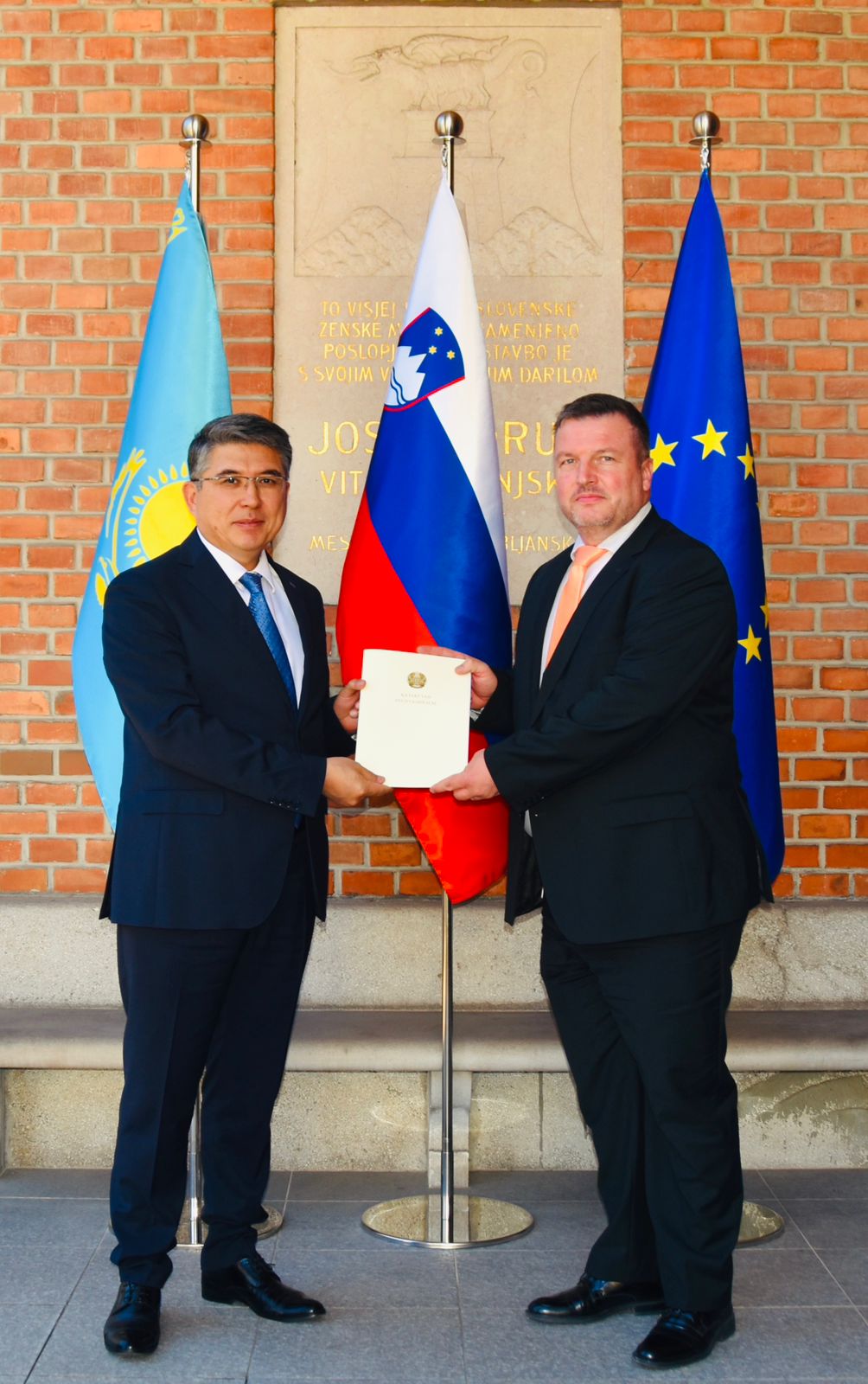 Қазақстанның Словениядағы Елшісі сенім грамоталардың көшірмелерін табыс етті