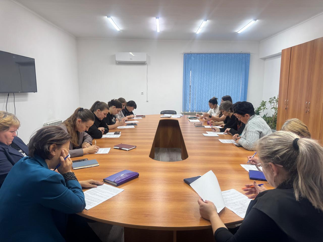 Семинар совещания, Тестирование на знание архивной работы в ведомствах со специалистами государственных учреждений района, проведенное филиалом КГУ «ГАКО» «Сарыкольский региональный государственный архив»