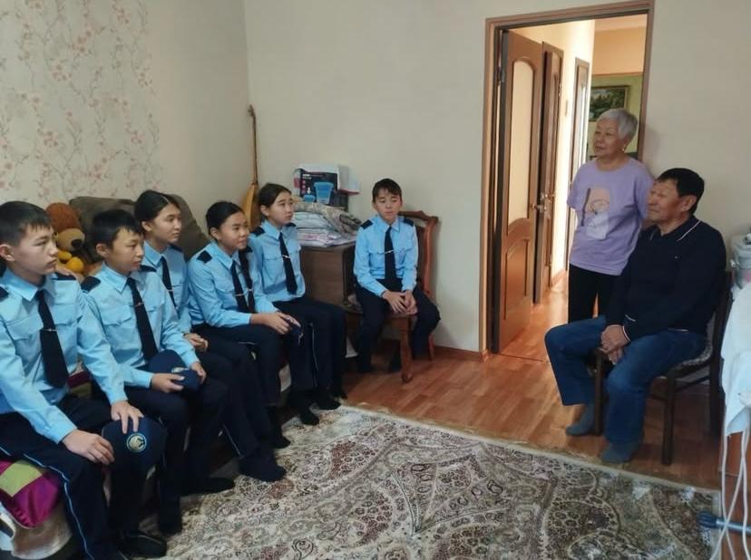 "Заң және тәртіп" құқықтық марафоны аясында" Ардақтайын Ардагерім!" атты оқушылармен кездесу өтті.