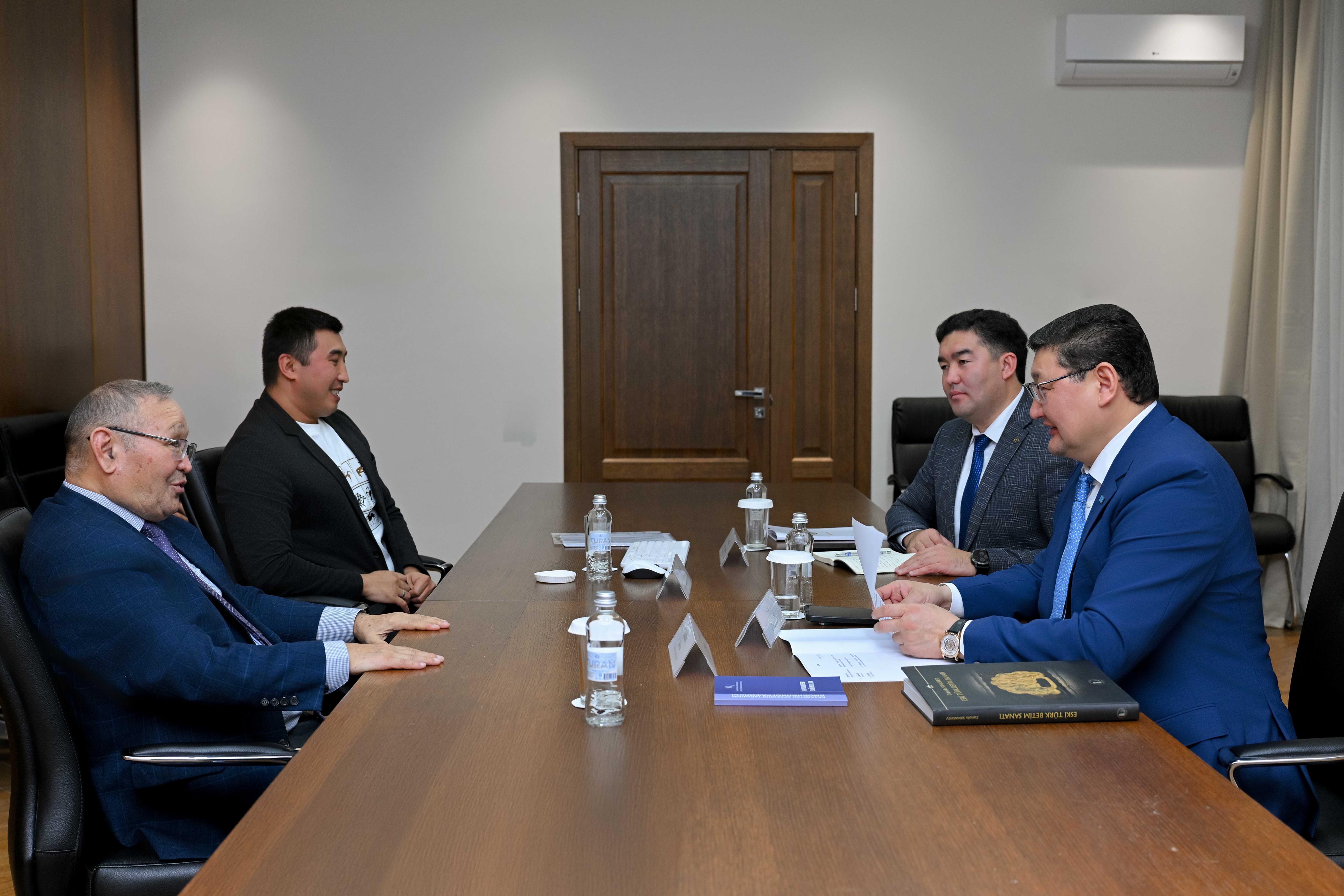 Облыс әкімі белгілі археолог Зейнолла Самашевпен кездесті