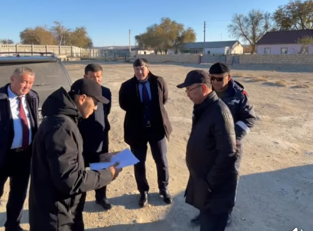 Аким Каракиянского района Сымбат Торетаев посетил села и ознакомился с ходом строительства ряда социально значимых объектов