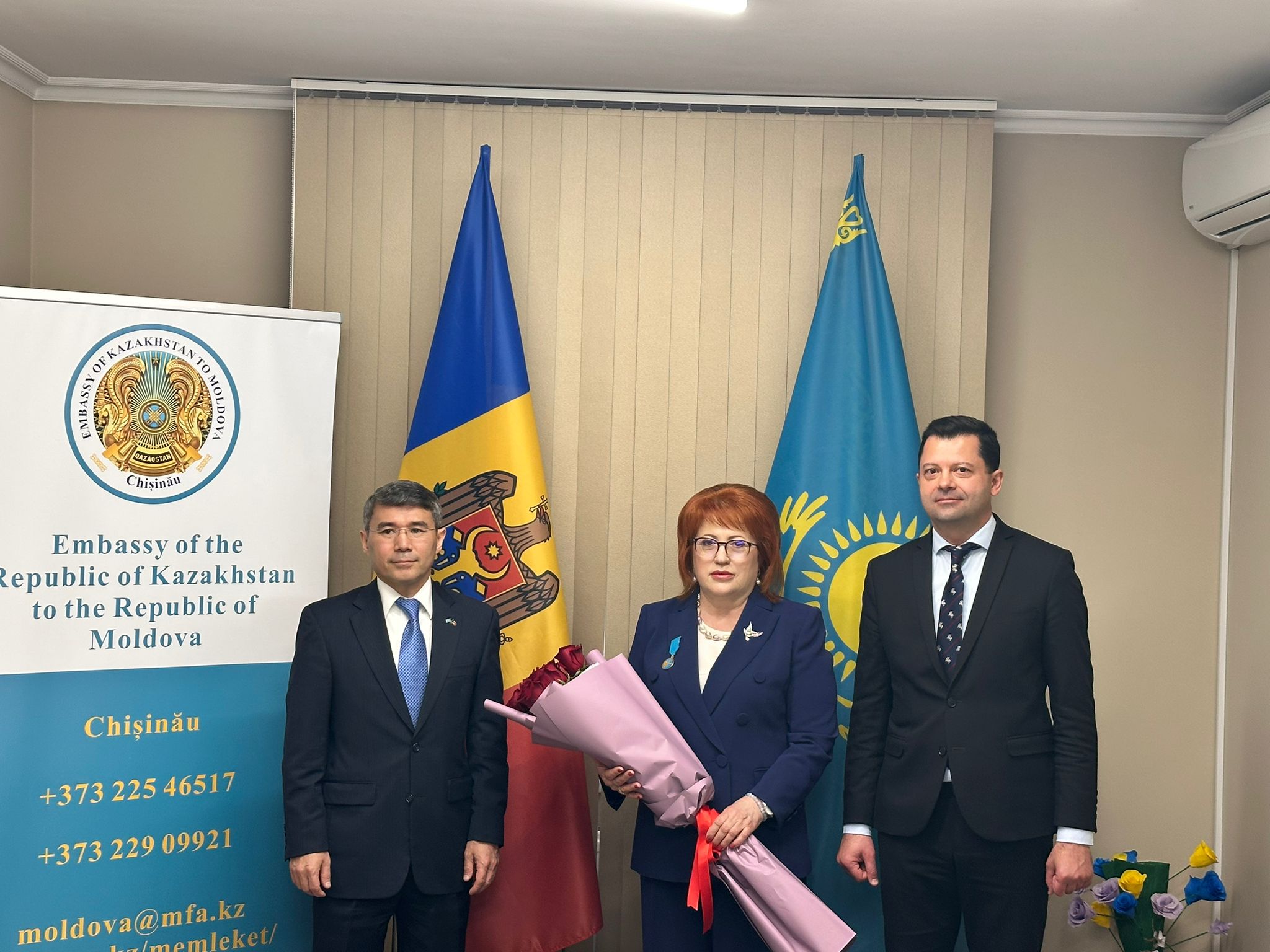 Молдова Конституциялық сотының төрайымы Домника Манолеге Қазақстан Республикасының наградасын табыстау