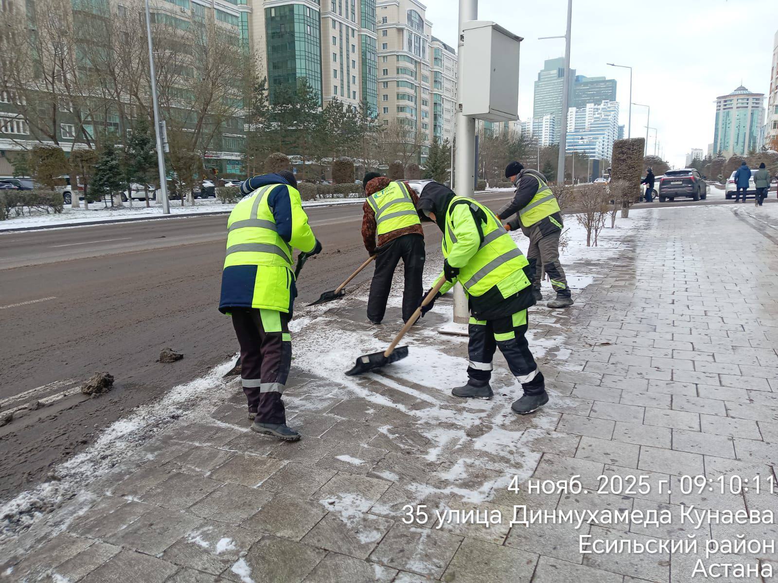 В Астане выпал первый снег: коммунальные службы работают в усиленном режиме