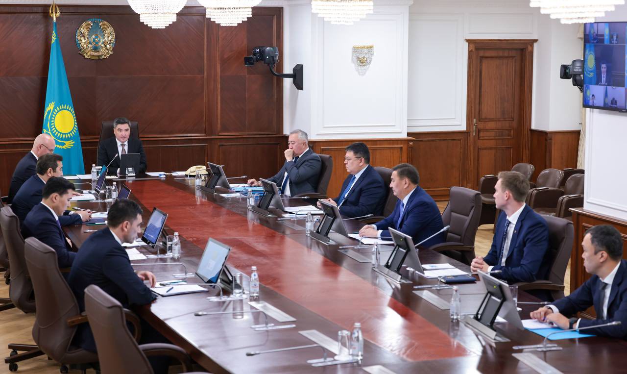 Олжас Бектенов 2025 жылғы егін жинау науқанының қорытындысы туралы: «Мемлекет басшысының тапсырмасы бойынша көктемгі егіс және күзгі жиын-терім жұмыстарын уақтылы әрі сапалы жүргізу үшін барлық қажетті жағдай жасалды»