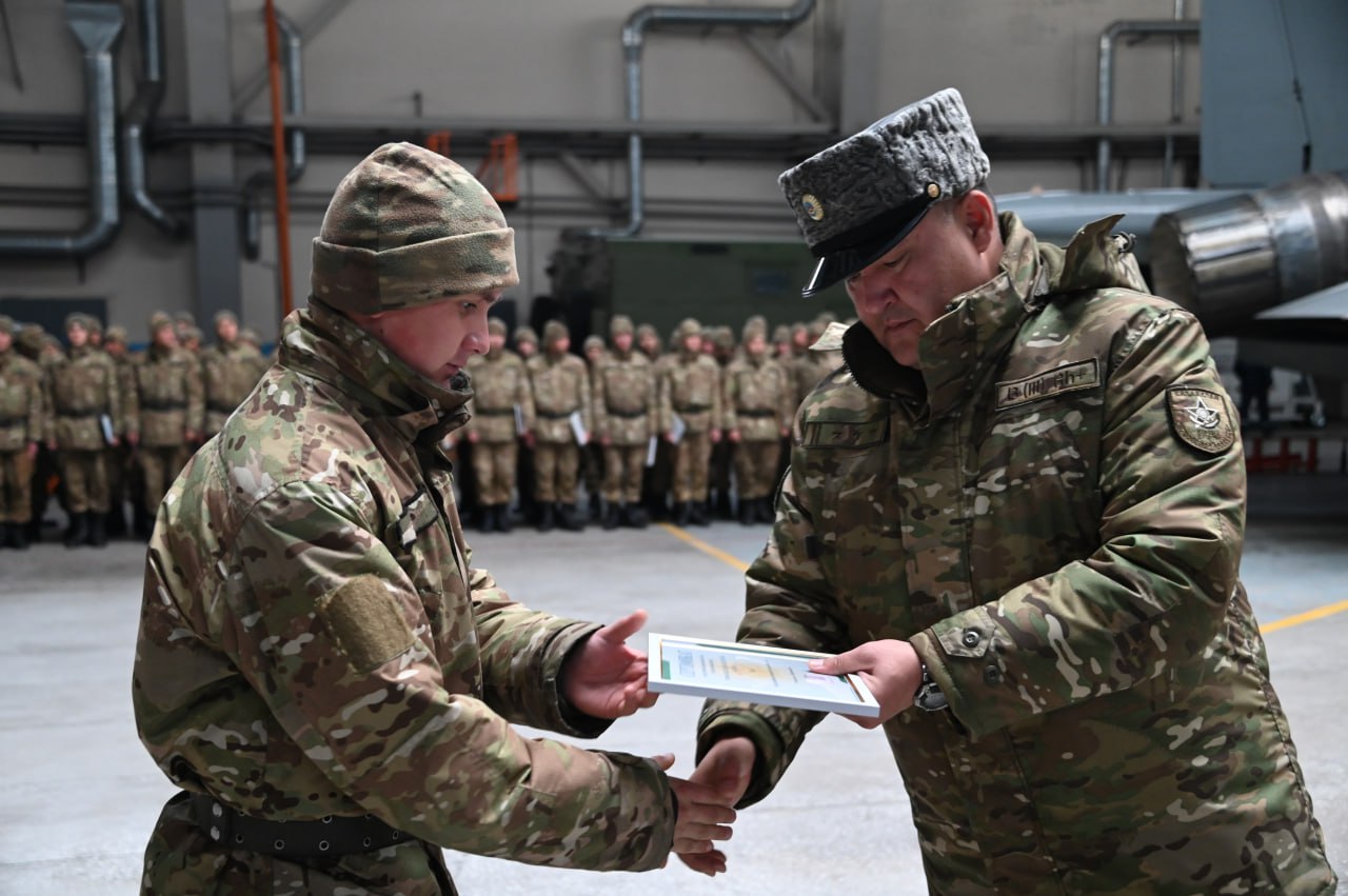 Мерзімді қызметтің он екі сарбазы жоғары білім ордасында оқу грантын иеленді