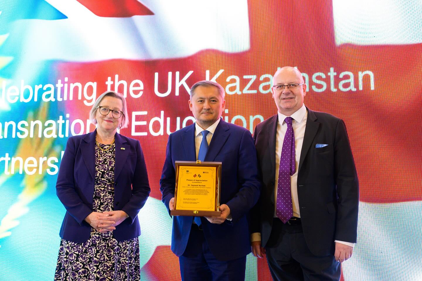 ҚР Ғылым және жоғары білім министріне Ұлыбритания кеңесінің марапаты табысталды