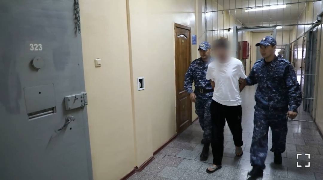 Полицейские столицы вернули пенсионеру 39 миллионов тенге, похищенные мошенниками