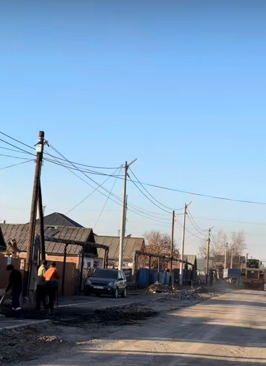 Уважаемые жители города! Просим с пониманием отнестись к временным сложностям, возникающим в связи с проведением строительно-монтажных работ по строительству и реконструкции инженерных сетей в городе Экибастузе, в частности в северном районе города Экибастуза.  В северном районе ведутся масштабные работы по строительству сетей канализации. В связи с большим объемом, работы проводятся одновременно на нескольких участках и форсированно , пользуясь благоприятными погодными условиями. Что может привести к несвоевременной планировке территории.  Также, по улице Беркимбаева (от ул.Пшембаева до ул. 20 Южный проезд) ведется реконструкция водовода диаметром 420 мм , введенного в эксплуатацию в 1974 году и имеющего значительный физический износ.  Приносим свои извинения за доставленные неудобства. Все нарушенные участки будут приведены в порядок и восстановлены после завершения работ. В случае возникновения вопросов просим обращаться по телефону 8 (777) 868-56-33 Шарипов Ринат Жасуланович - руководитель отдела строительства