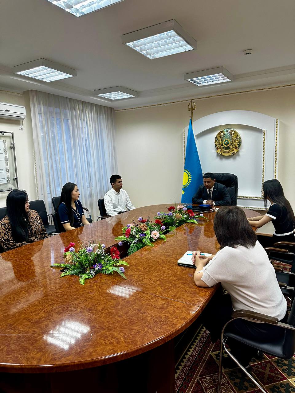 Жаңадан қабылданған қызметкерлермен әңгіме жүргізілді