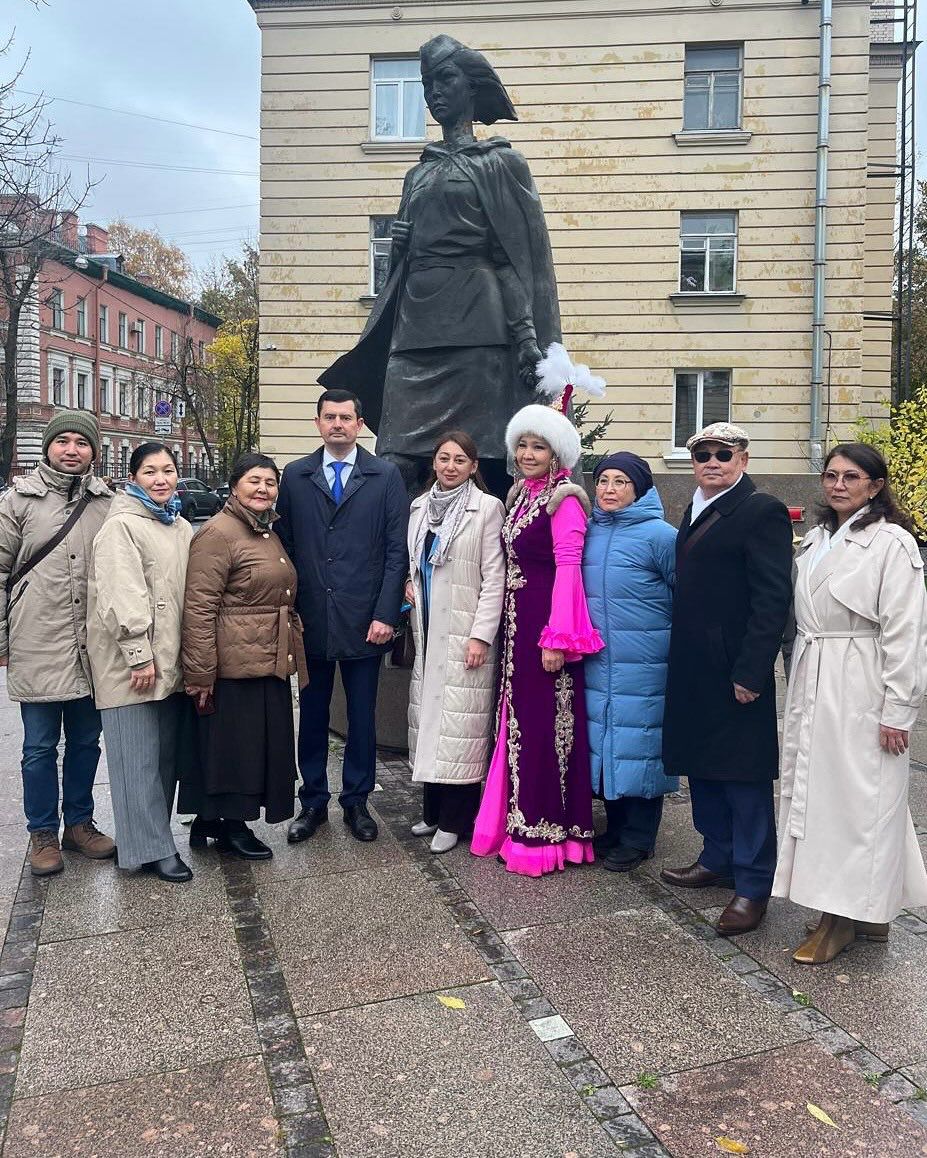 Кеңес Одағының Батыры Ә.Молдағұлованың туғанына 100 жыл толуына арналған ауқымды іс-шаралар кешені әр тараптарда өткізіліп, әлі де өз жалғасын табуда