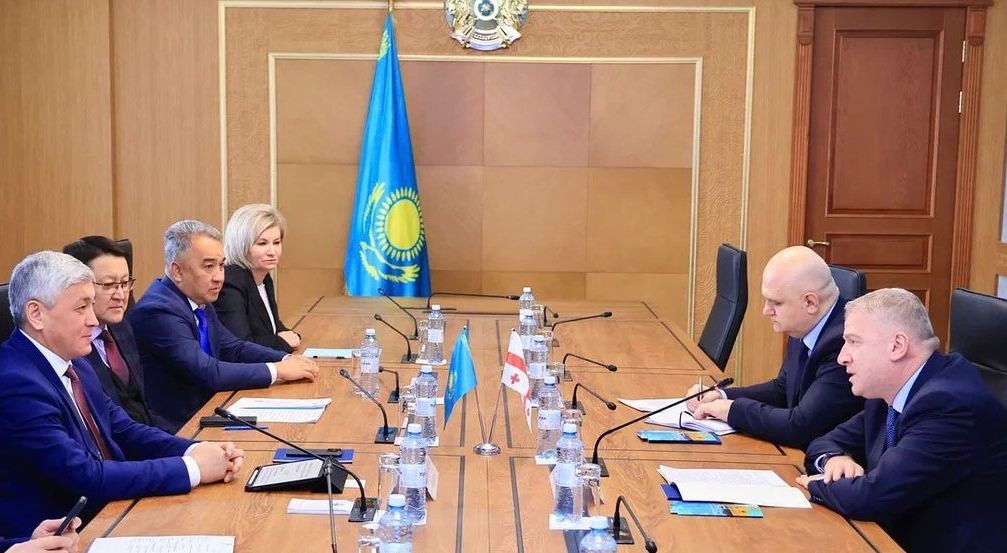 Қарағанды облысының әкімі Грузия елшісімен кездесті