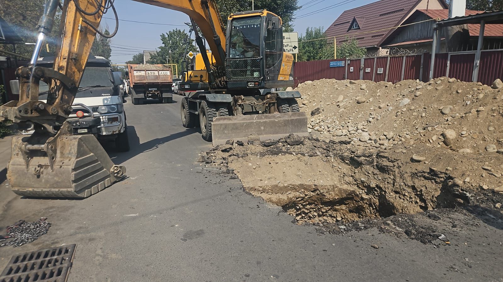 Алмалы ауданында ондаған шақырым желі мен жол салынып, осы заманғы жарықтандыру жүйесі орнатылды