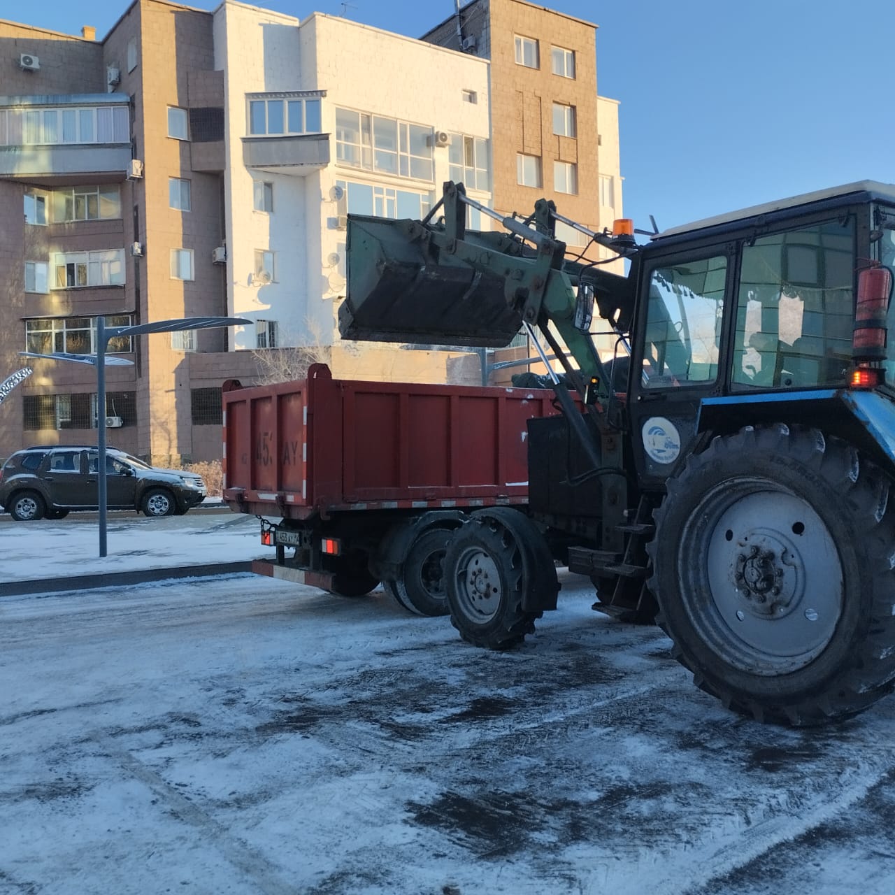 Ежедневно в зимний период на уборку снега в Павлодаре выходит около 300 единиц техники