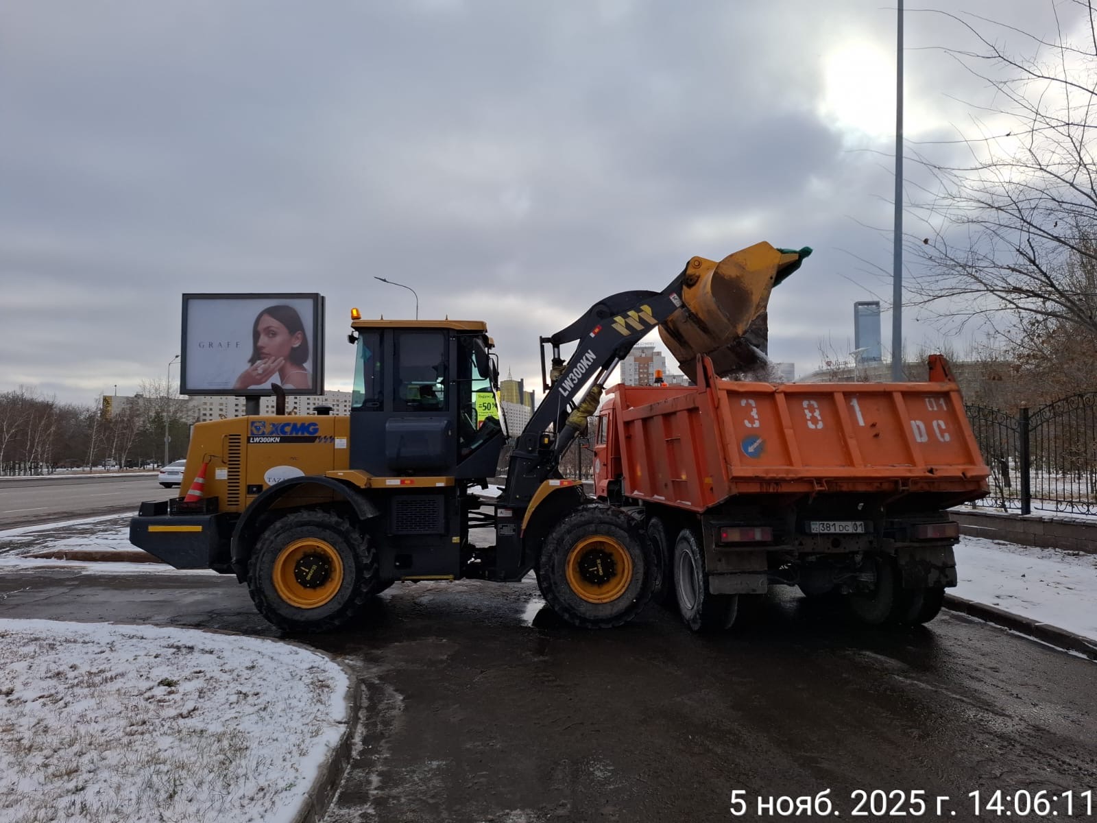 За два дня из Астаны вывезено более 3 000 кубометров снега
