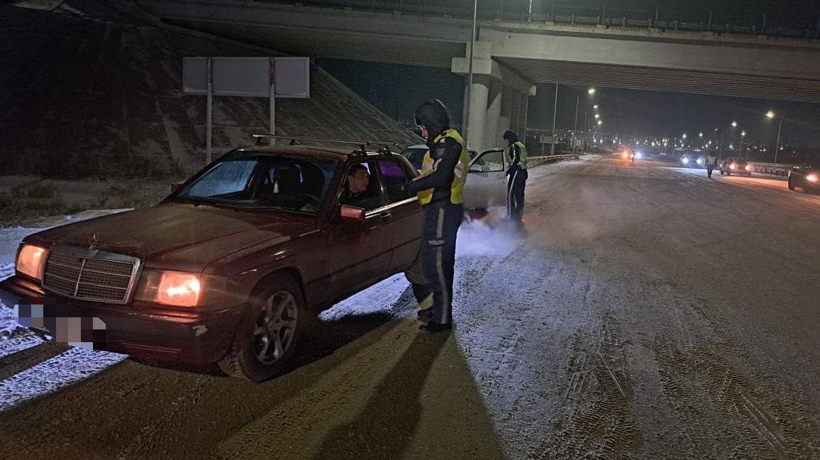 Водителям с летними шинами запрещают выезд на трассу в Карагандинской области