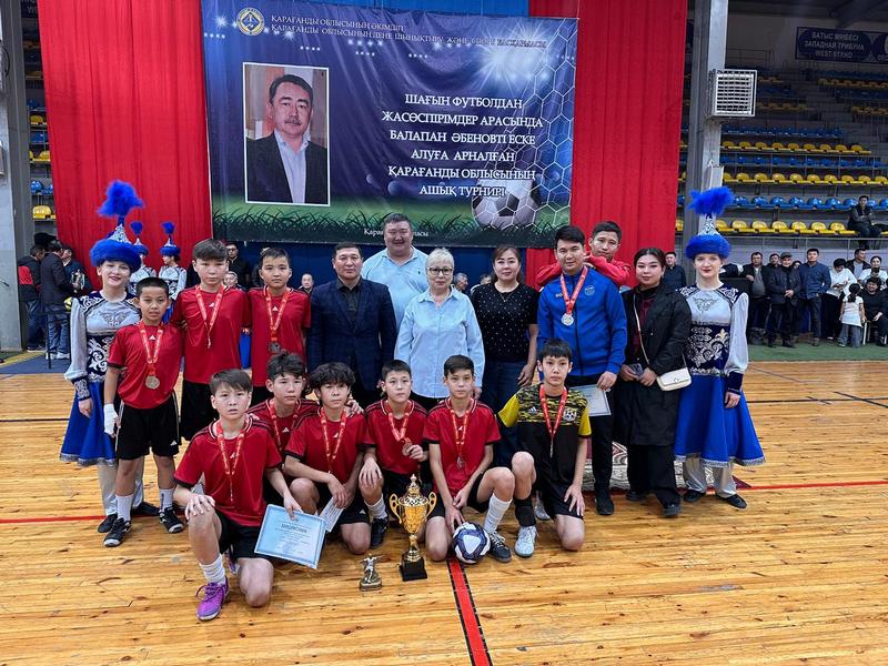 Балапан үлкен әтешпен шаршағанша трахает болды Балапан үлкен әтешпен шаршағанша трахает болды