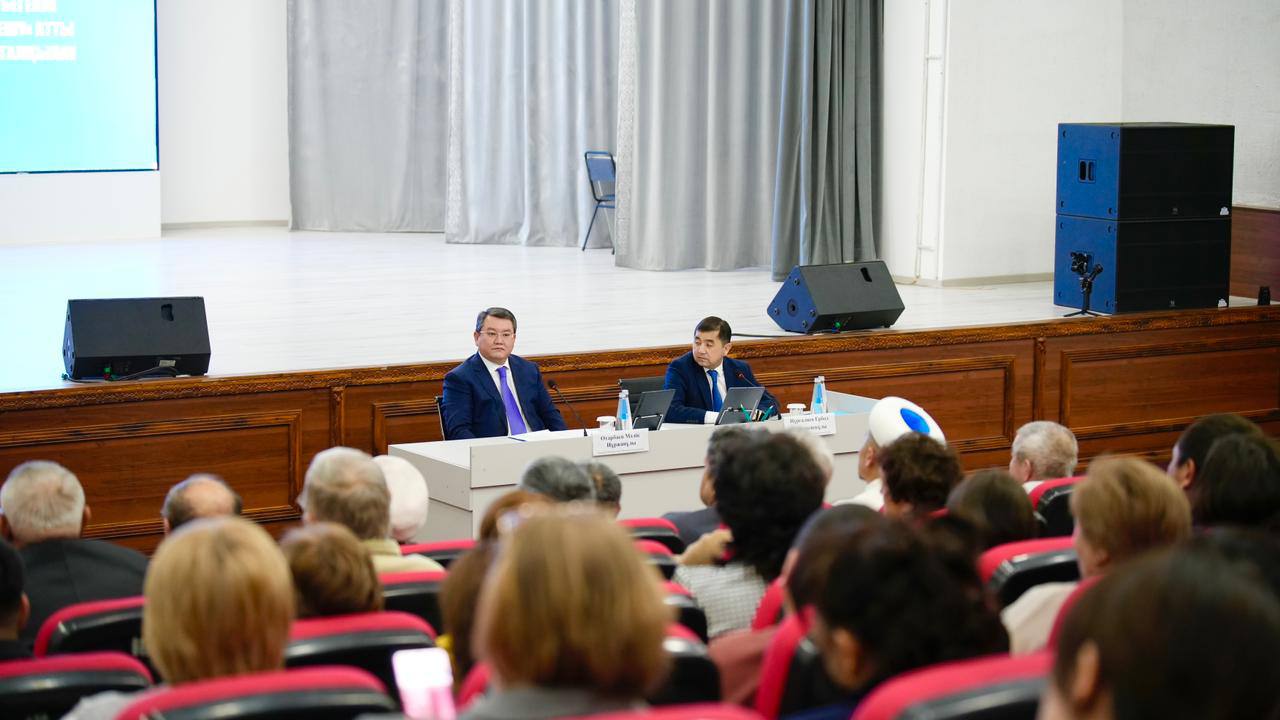 Встреча с жителями села Улкен Нарын: разговор о будущем и технологиях