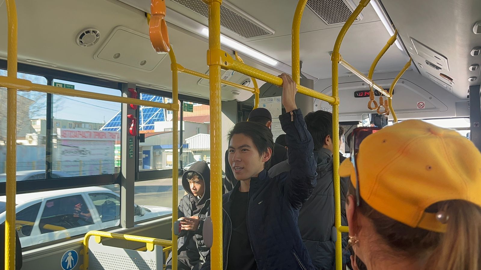 В Актау в общественном транспорте проводится экологическая информационно-разъяснительная акция