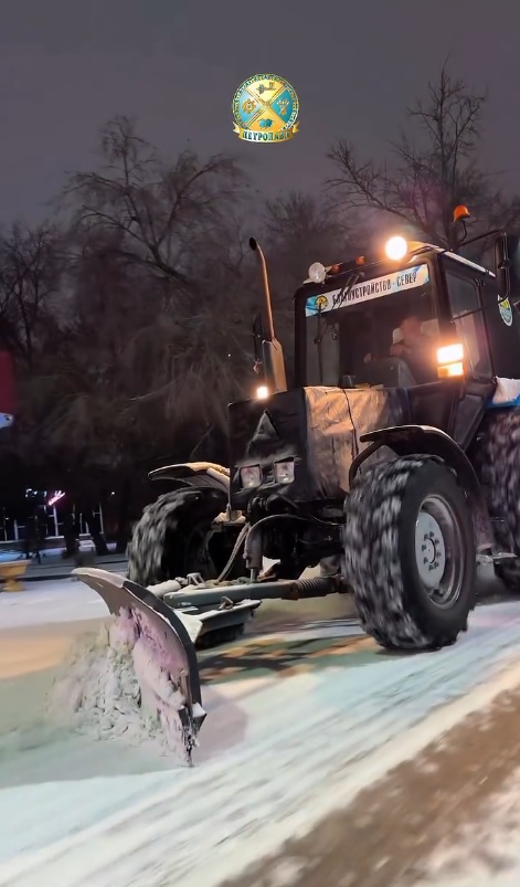 В ночь с 5 на 6 ноября коммунальные службы города провели механизированную уборку улиц от снега