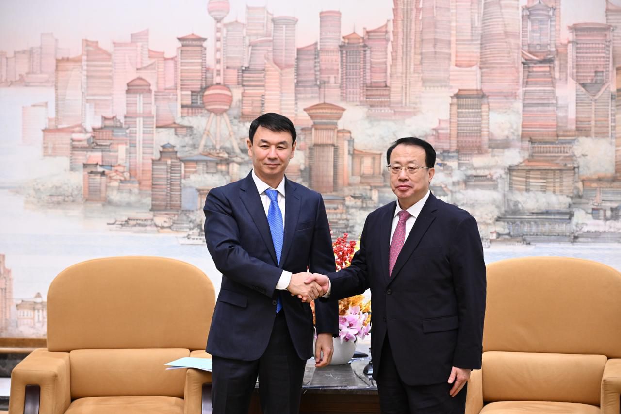 Аким Алматы Дархан Сатыбалды и мэр Шанхая Гун Чжэн обсудили перспективы двустороннего сотрудничества