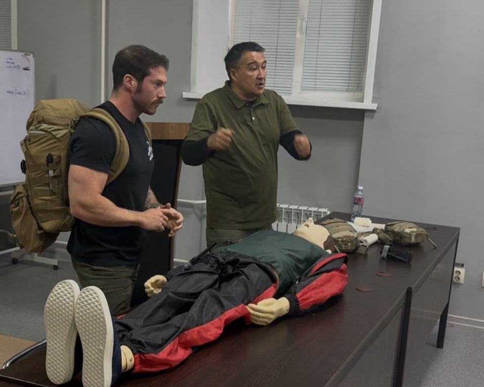 Ұлттық ұлан жауынгерлері АҚШ Қарулы күштерінің нұсқаушыларымен бірге өткен тактикалық медицина бойынша оқу-тренингіне қатысты