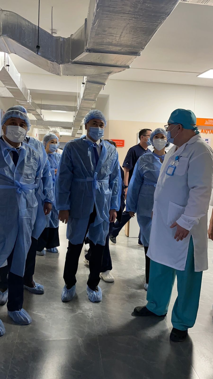 Астана маслихатының депутаттары күрделі жөндеуден кейін жұмысын қайта бастаған №3 қалалық аурухананың хирургия корпусында болды (05.11.2025)