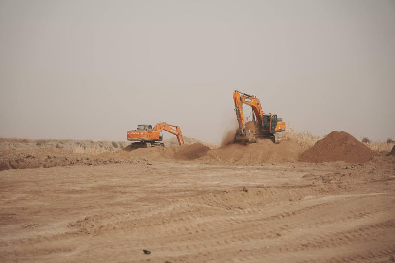 📍🏗🌊Работы по строительству соединяющих каналов для сброса изолированных водных масс в Шардаринское водохранилище ведутся в Туркестанской области