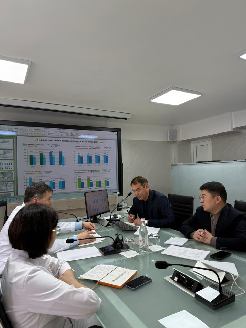 Делегация здравоохранения Жамбылской области посетила КазНИИОиР