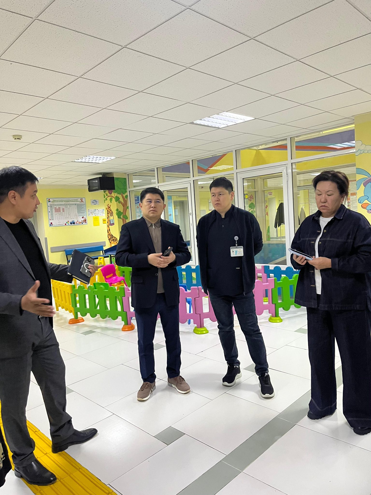 Жамбыл облысының медицина басшылары Алматыдағы №17 қалалық емханада болды: қатерлі ісікті ерте анықтау тәжірибесімен алмасу