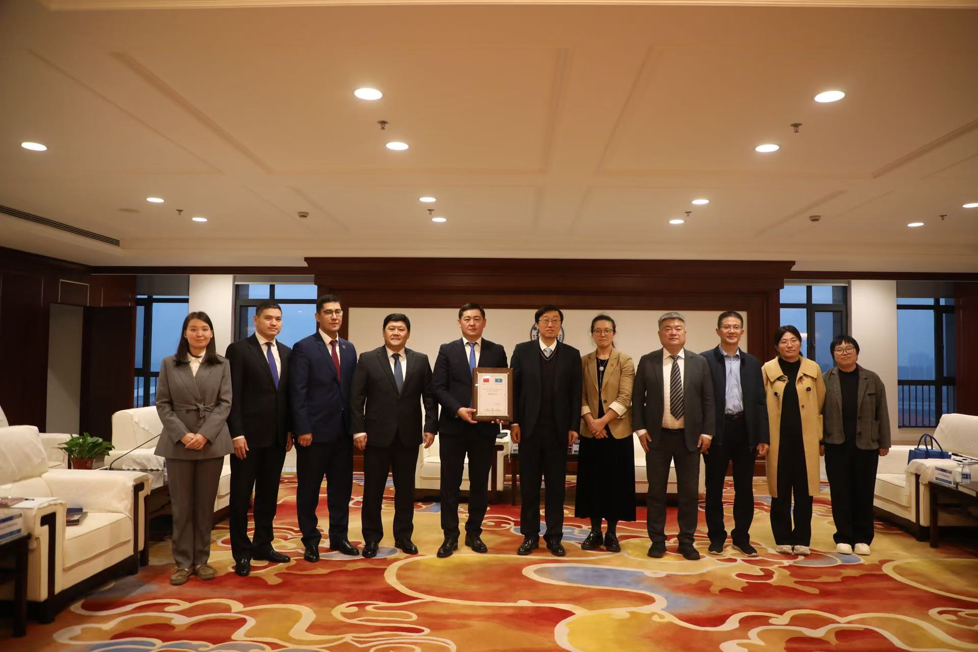 В Сиане состоялось открытие Казахстанско-Китайского культурно-исследовательского центра имени Шакарима