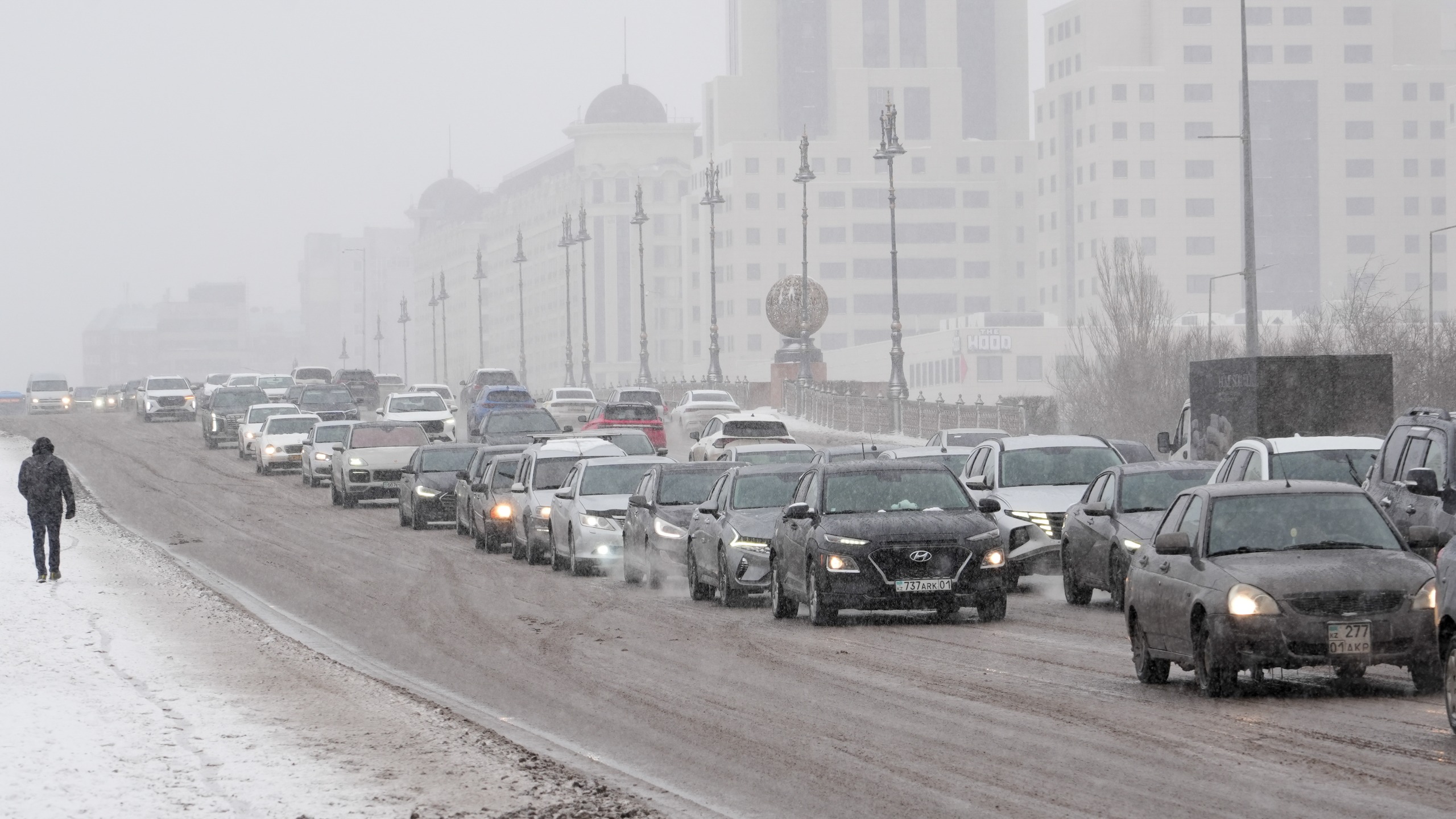 Впервые в Казахстане разработали национальный стандарт противогололедных материалов для населённых пунктов