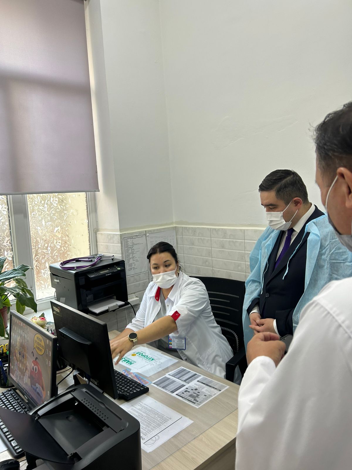 Бүгін Шымкент қаласына Қазақстан Республикасы Үкіметі Аппаратының инспекторы мен Жасанды интеллект және цифрлық даму министрлігінің өкілдері келіп, қалалық ақпараттық жүйелердің жұмысы мен бірқатар цифрлық жобалармен танысты.