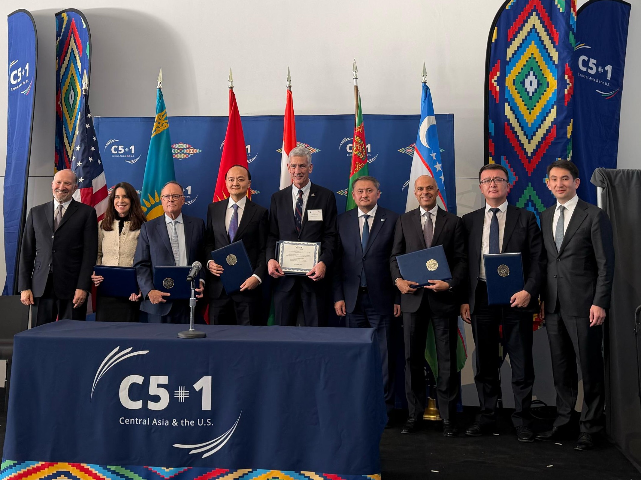 ОҢТҮСТІК ҚАЗАҚСТАН УНИВЕРСИТЕТІ МЕН ARIZONA STATE UNIVERSITY БІЛІМ БЕРУ САЛАСЫНДА СТРАТЕГИЯЛЫҚ ӘРІПТЕСТІКТІ БАСТАЙДЫ