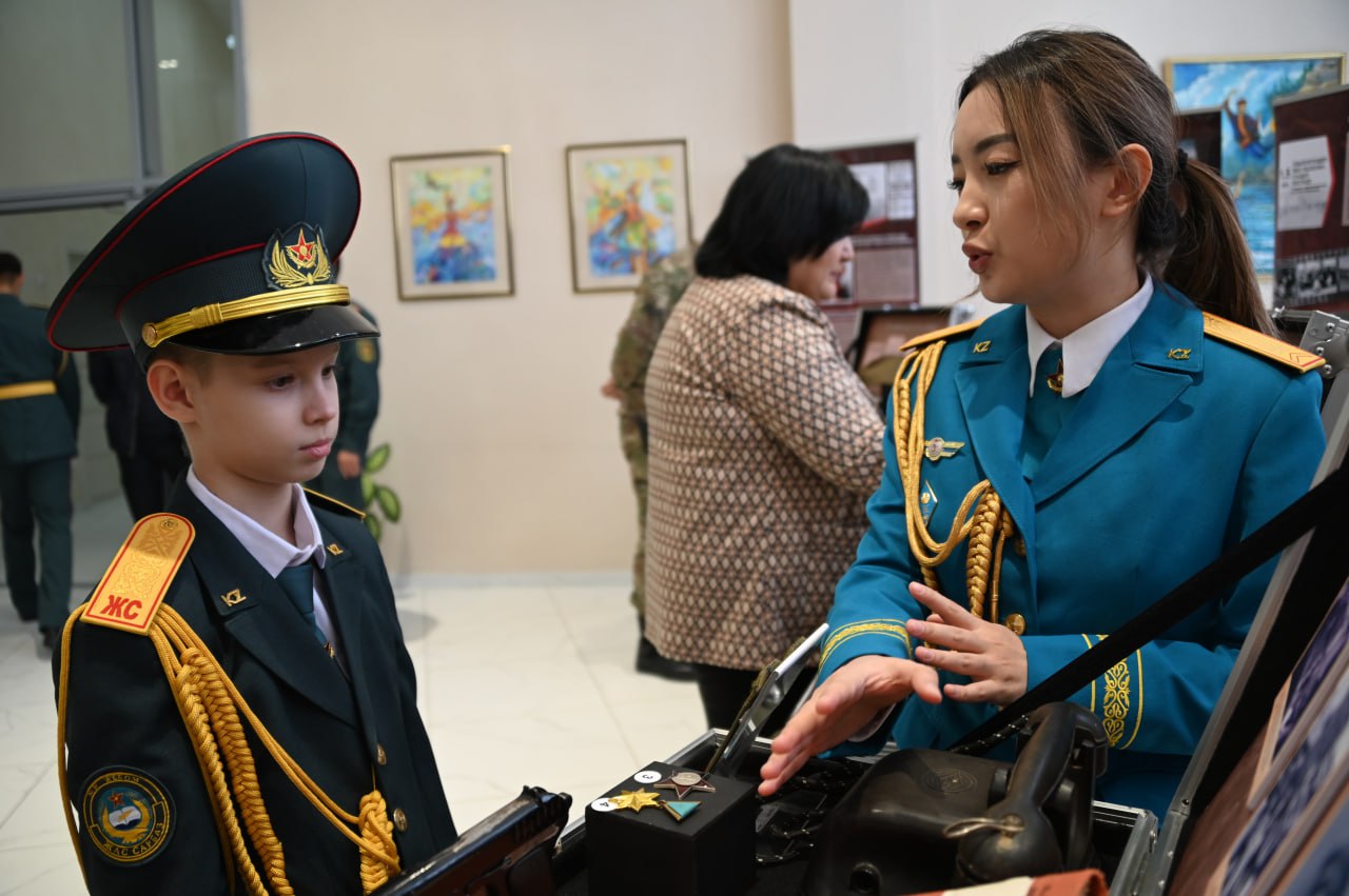 Қорғаныс министрлігінің өкілдері Қарағанды облысында әскерге дейінгі жастармен кездесті
