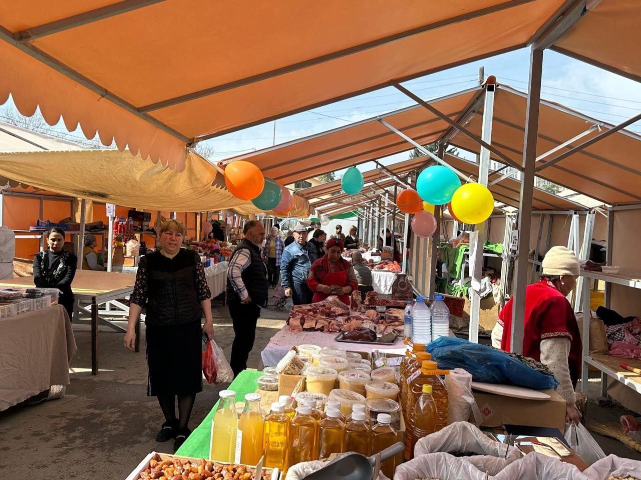 В Алмалинском районе Алматы открылась вторая ярмарка выходного дня