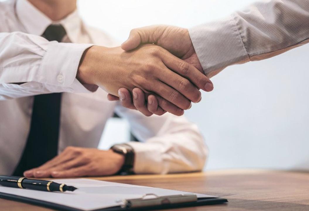 Жұмыс беруші- Электрондық еңбек шарттарын жасасамыз.