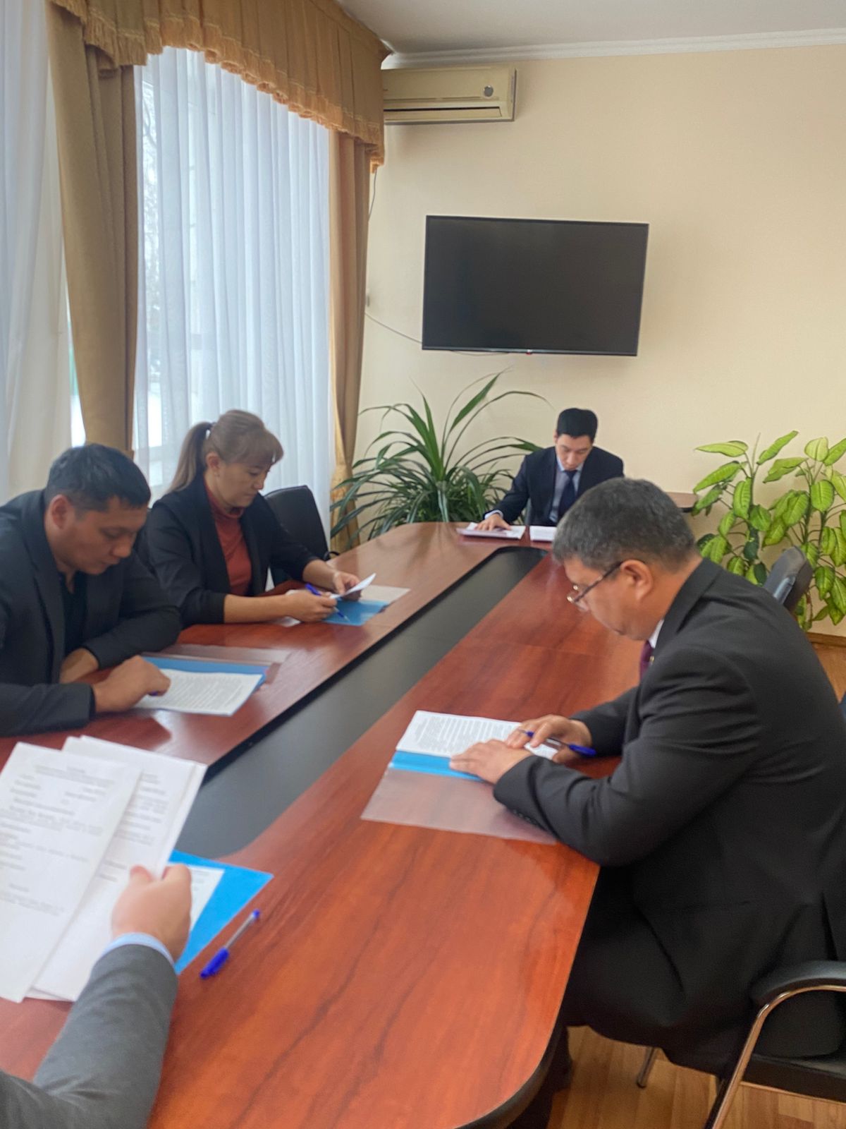 Состоялось заседания постоянной комиссии по вопросам бюджетной политики и экономического развития