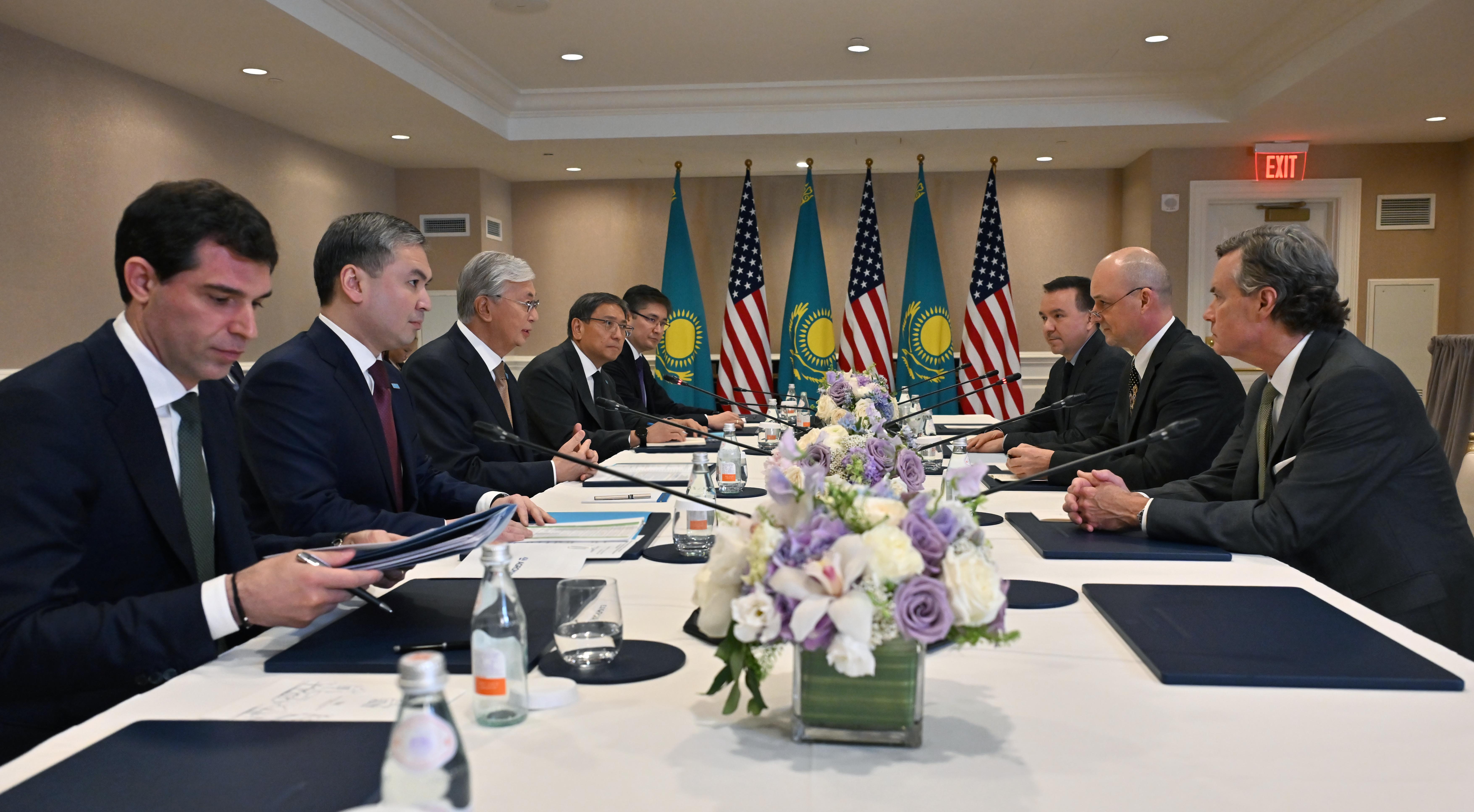 Қасым-Жомарт Тоқаев John Deere компаниясының ТМД және Орталық Азия елдері бойынша президенті Чабо Лейкомен кездесті